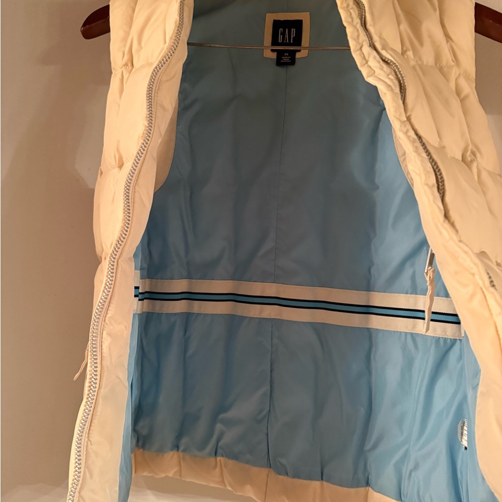 GAP Women's Ivory Quilted Vest - Picture 3 of 3